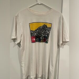 The North Face Himalayan Bottle Source Tee Men’s White Mountain Flowers